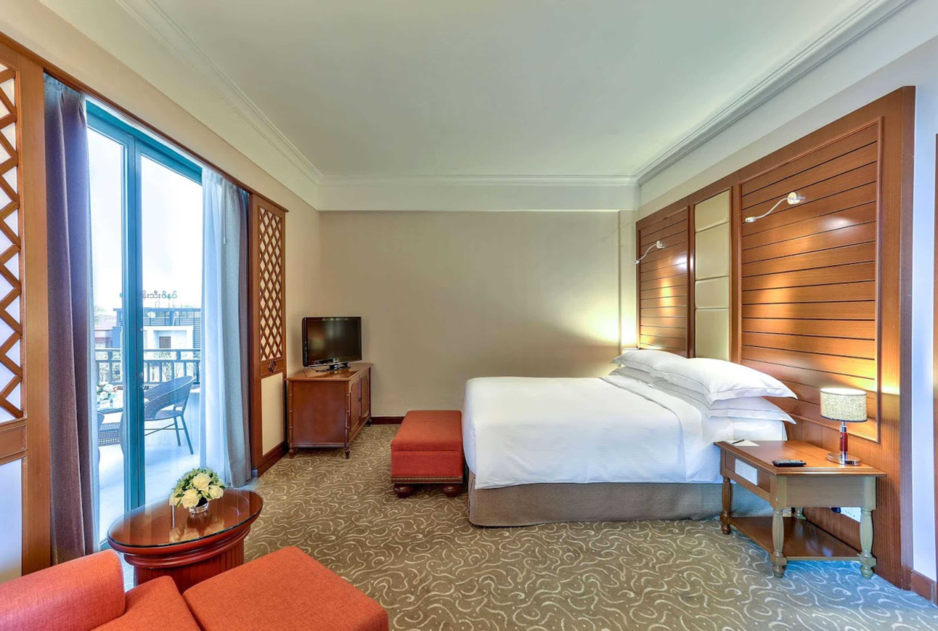 Отель Hilton Мандалай Экстерьер фото